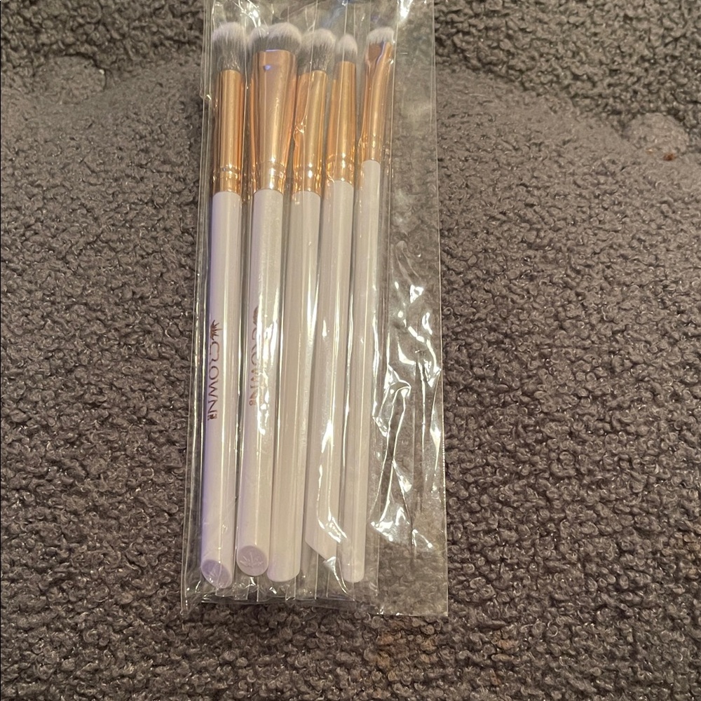Luxie White and Gold Makeup Brush Set